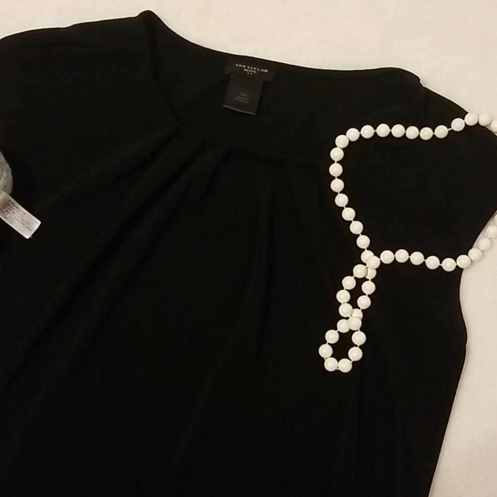 Women's Ann Taylor Petite Black Blouse XSP - Picture 2 of 6